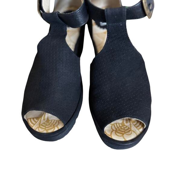 FLY‎ LONDON BLACK WEDGE SANDALS HEELS SZ. 9/39 EUC - Picture 6 of 8